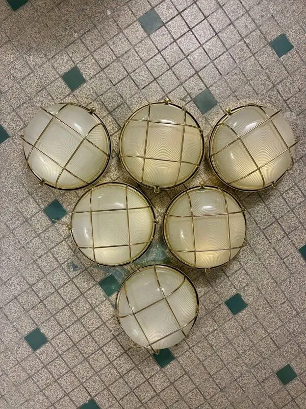 Illustration numéro 4 du produit Appliques industrielles en verre et métal - 1970.