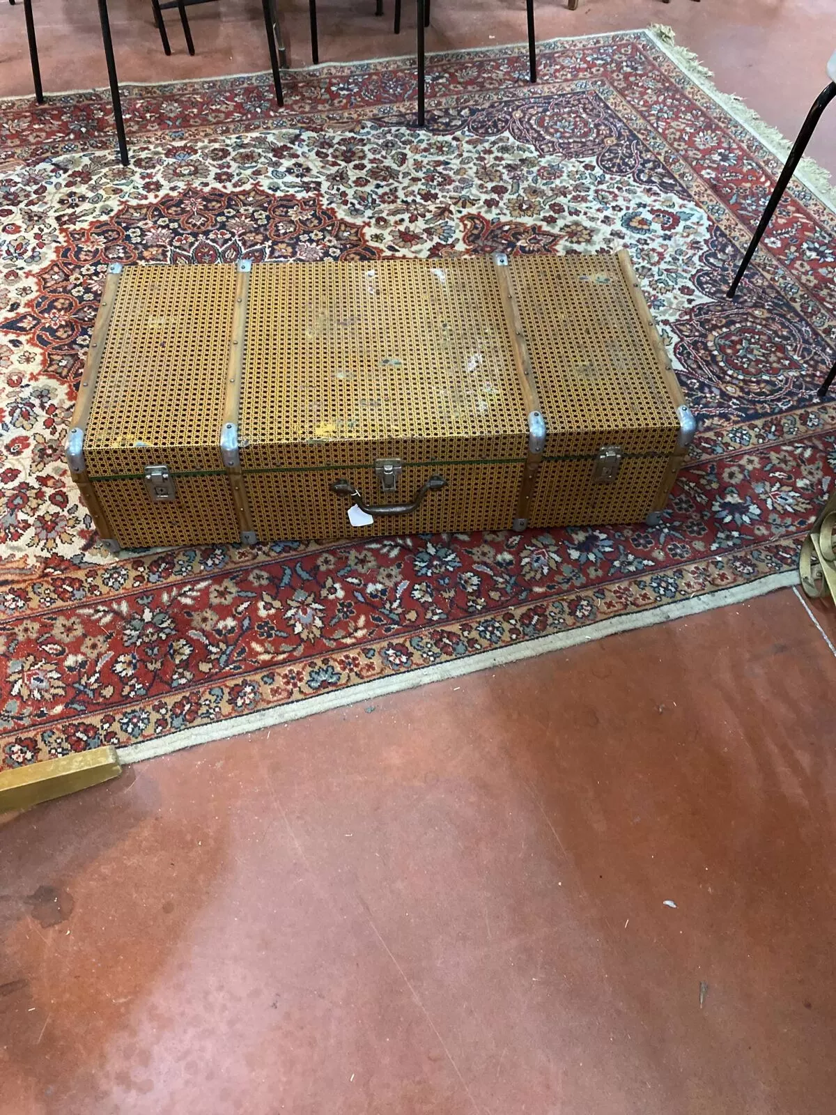 Illustration numéro 4 du produit Malle ancienne en tôle