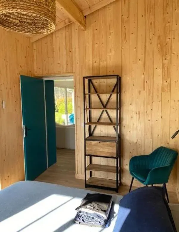 Illustration numéro 4 du produit Etagère indus bois exotique massif de manguier métal riveté