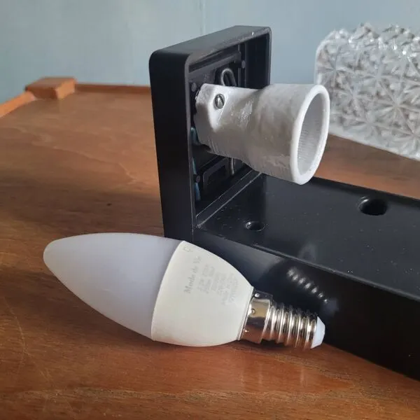 Illustration numéro 4 du produit Grande Applique ERCO Bakélite & Cristal Pressé – 33 cm – Design 1970