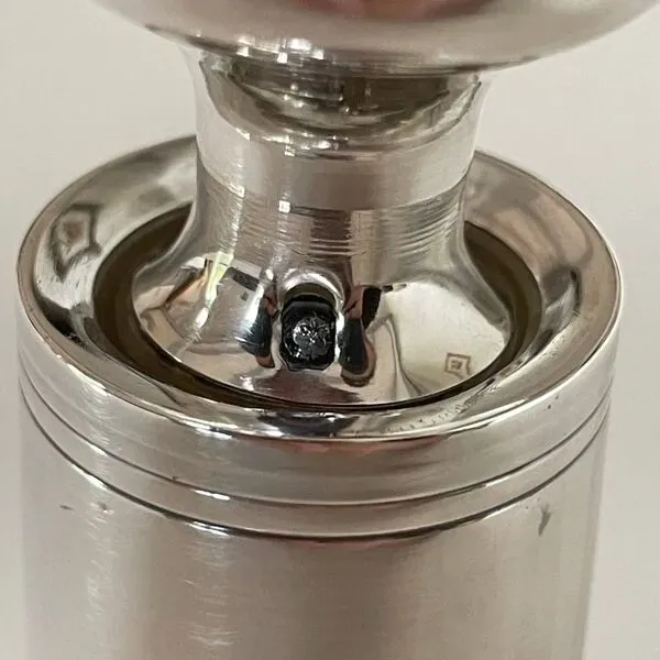 Illustration numéro 4 du produit Paire de carafes en cristal et argent - début du XXe siècle