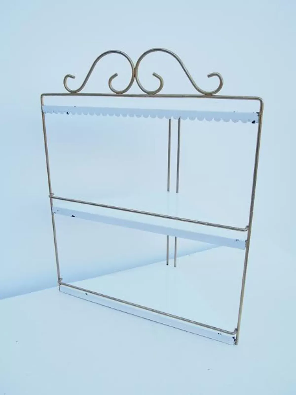 Illustration numéro 4 du produit Etagère d’angle