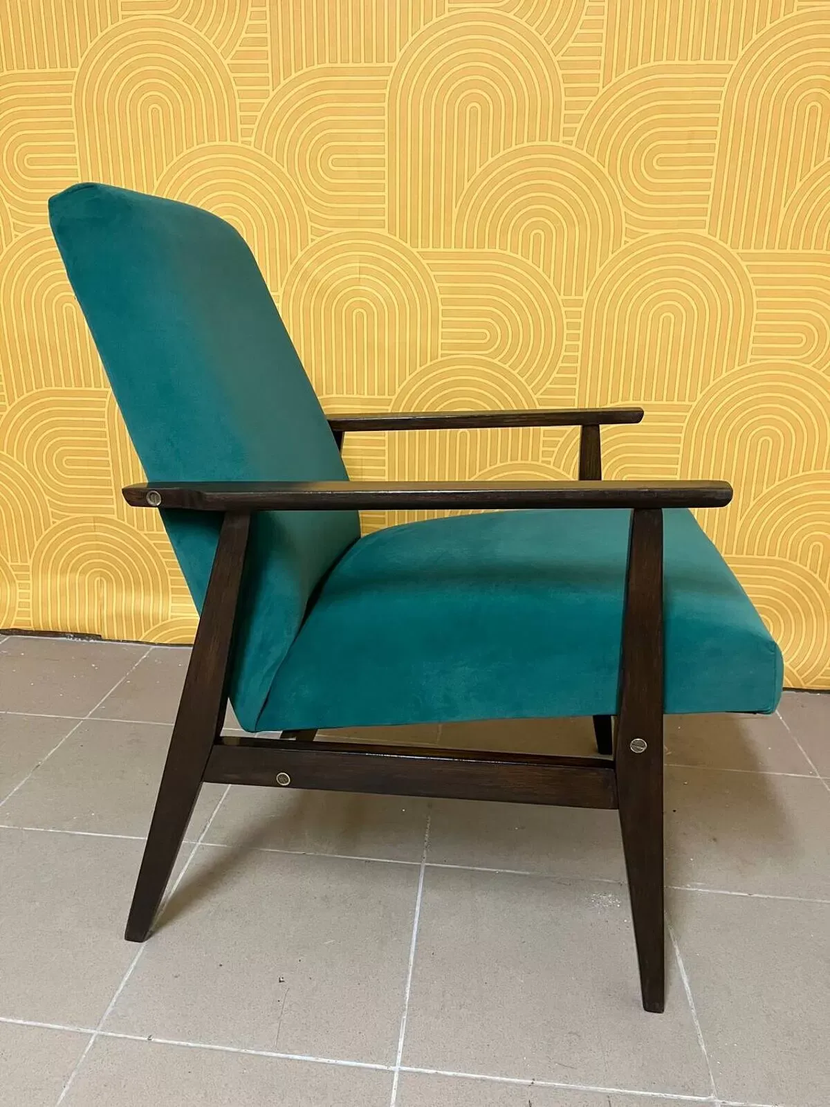 Illustration numéro 4 du produit Fauteuil type 300-190 des années 70 Śnieżka