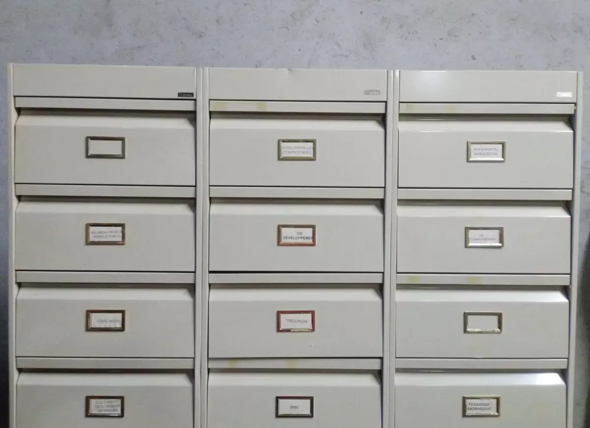 Illustration numéro 4 du produit Armoire à casiers métallique industrielle Atal