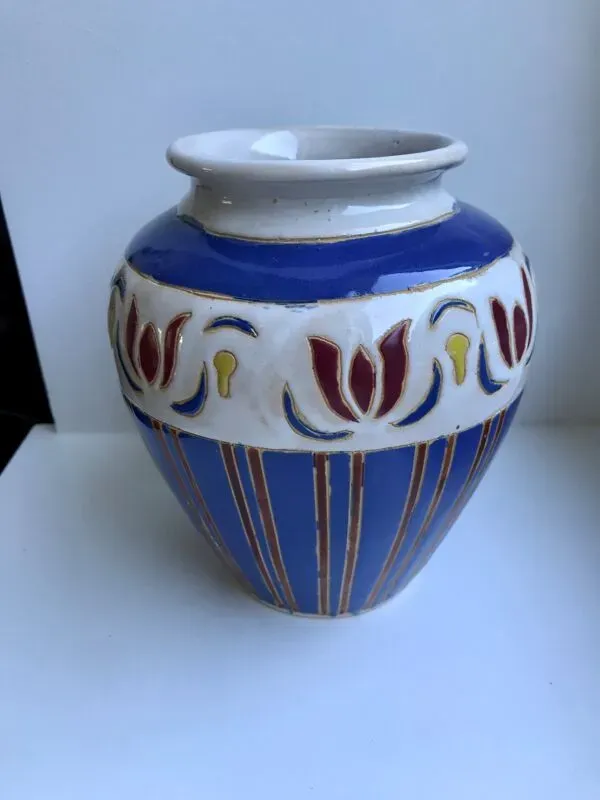 Illustration numéro 4 du produit Vase en céramique peint et signé vintage