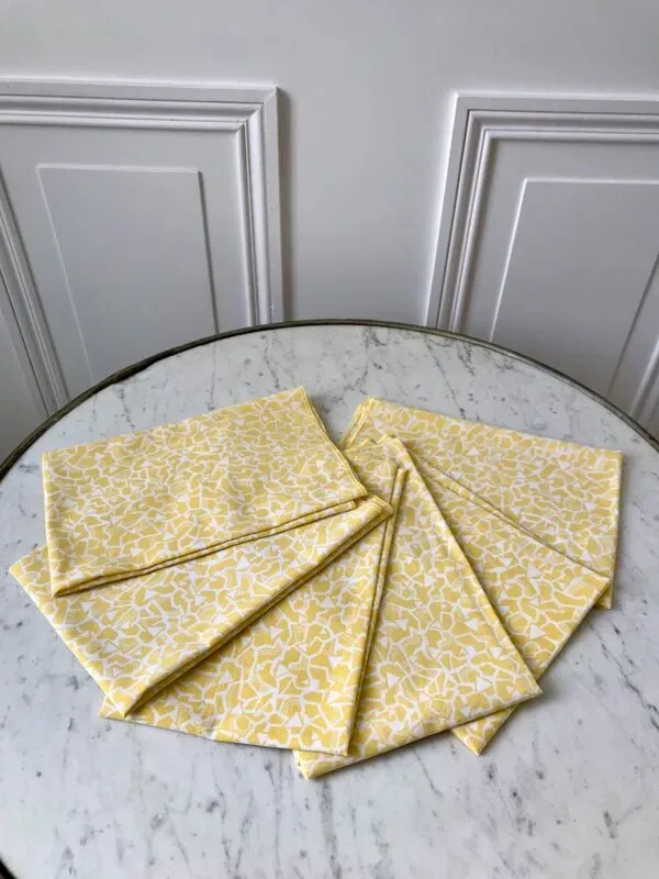 Illustration numéro 4 du produit Lot de 6 serviettes de toilettes jaune à motifs années 60-70