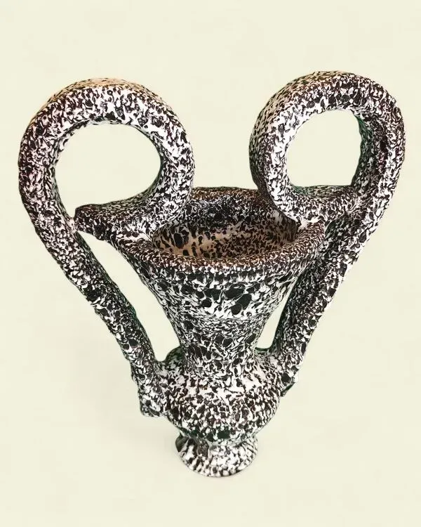 Illustration numéro 4 du produit Vase ''Canthare'' fat lava, Marius Giuge, Vallauris, 1960