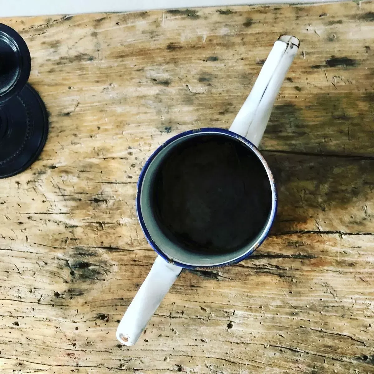 Illustration numéro 4 du produit Théière en tôle émaillée