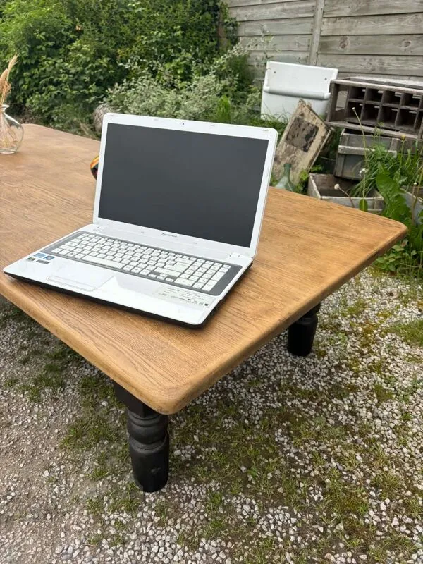 Illustration numéro 4 du produit Grande table basse en bois