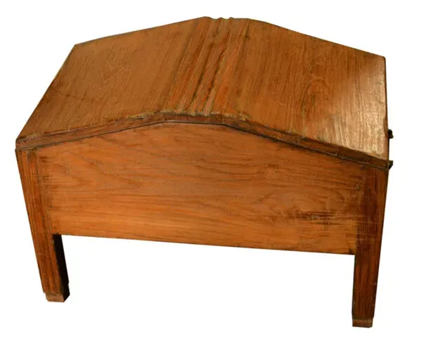 Illustration numéro 4 du produit Ancien double pupitre écoliers