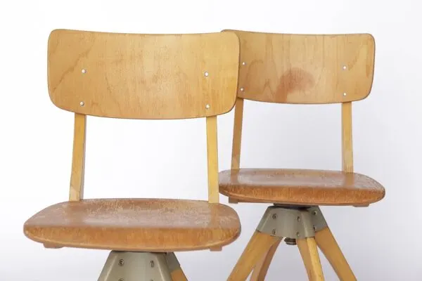 Illustration numéro 4 du produit Paire de chaises pivotantes vintage Casala, années 1970, en hêtre industriel allemand.