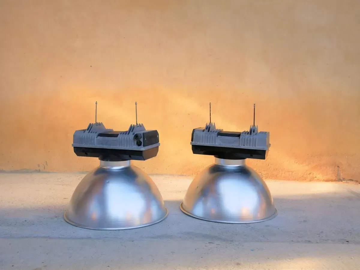 Illustration numéro 4 du produit Paire de suspensions industrielles par Mazda