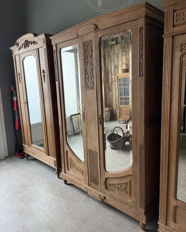 Illustration numéro 4 du produit Grande armoire Art Nouveau en chêne massif (rénovée)