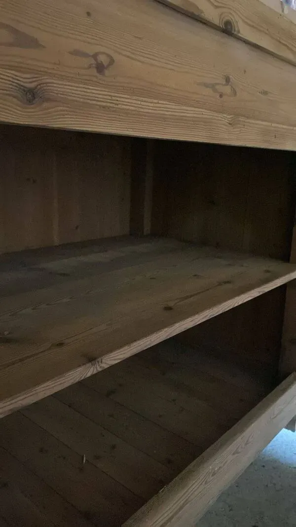 Illustration numéro 4 du produit Grand comptoir de mercerie ancien en bois brut – 296 cm