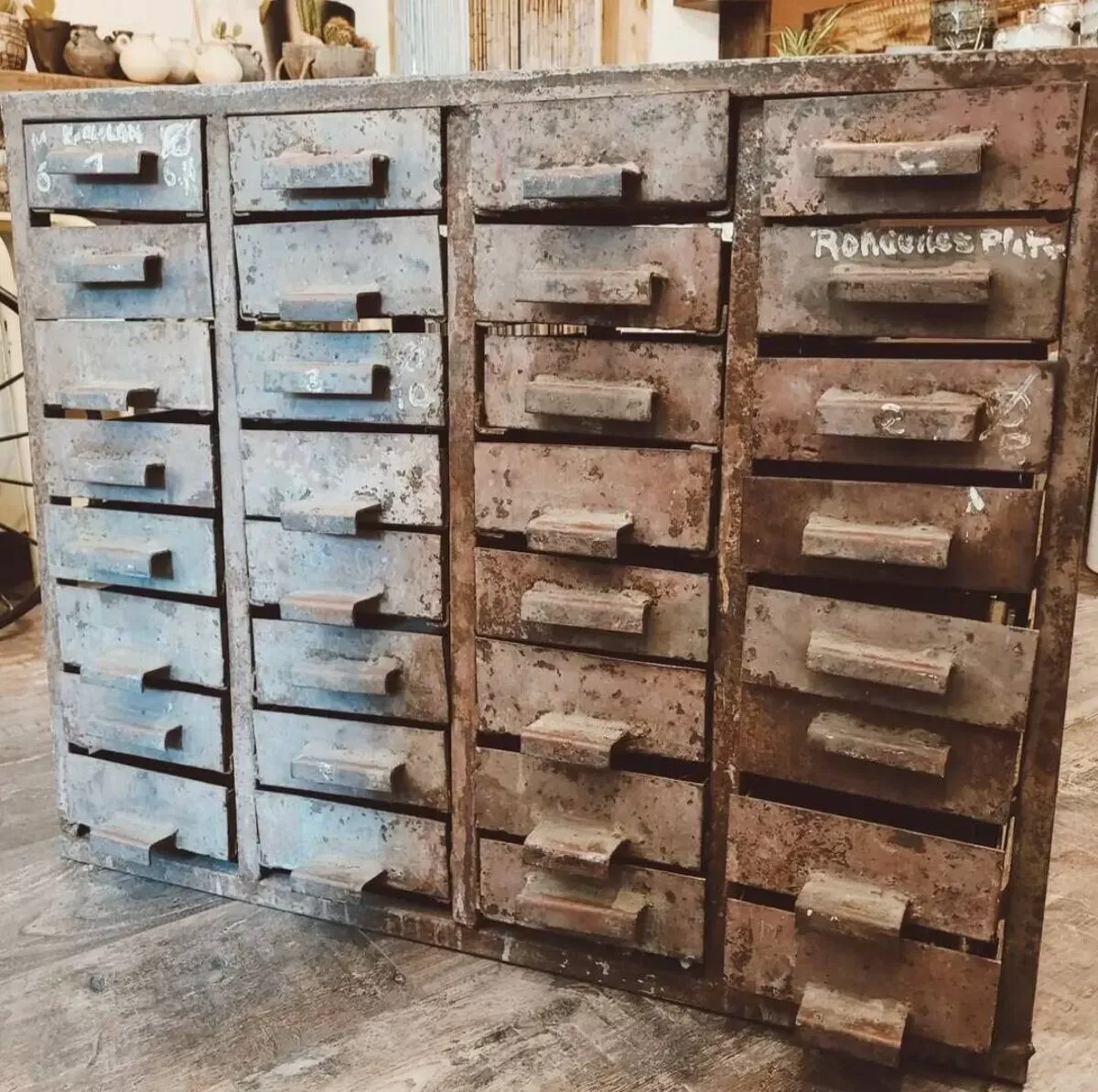 Illustration numéro 4 du produit Meuble d'atelier - 32 Tiroirs