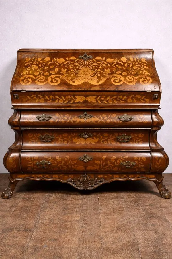 Illustration numéro 4 du produit Important commode sciban galbée Hollandaise époque Louis XV, en marqueterie