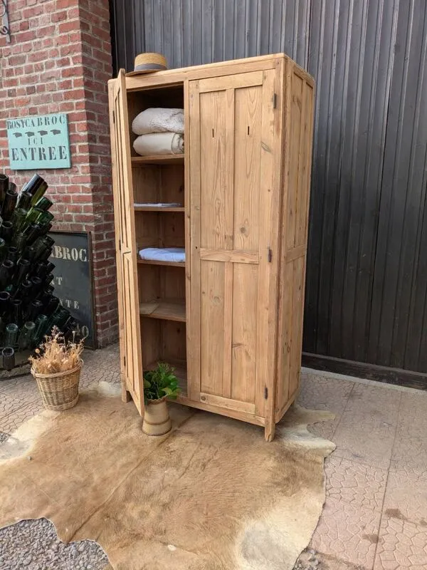 Illustration numéro 4 du produit Vestiaire en bois