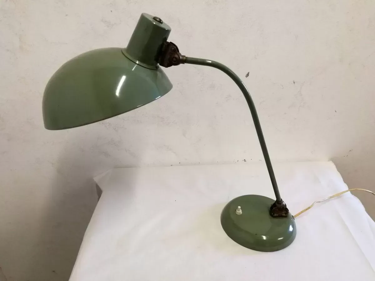 Illustration numéro 4 du produit Lampe de bureau articulée industrielle