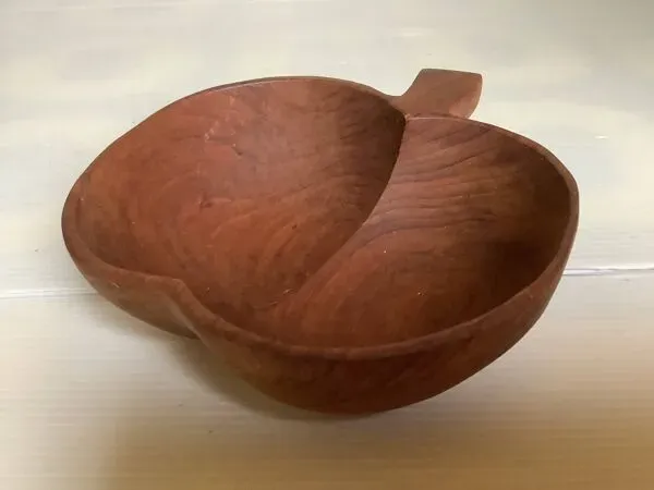 Illustration numéro 4 du produit Coupelle forme de pomme en teck