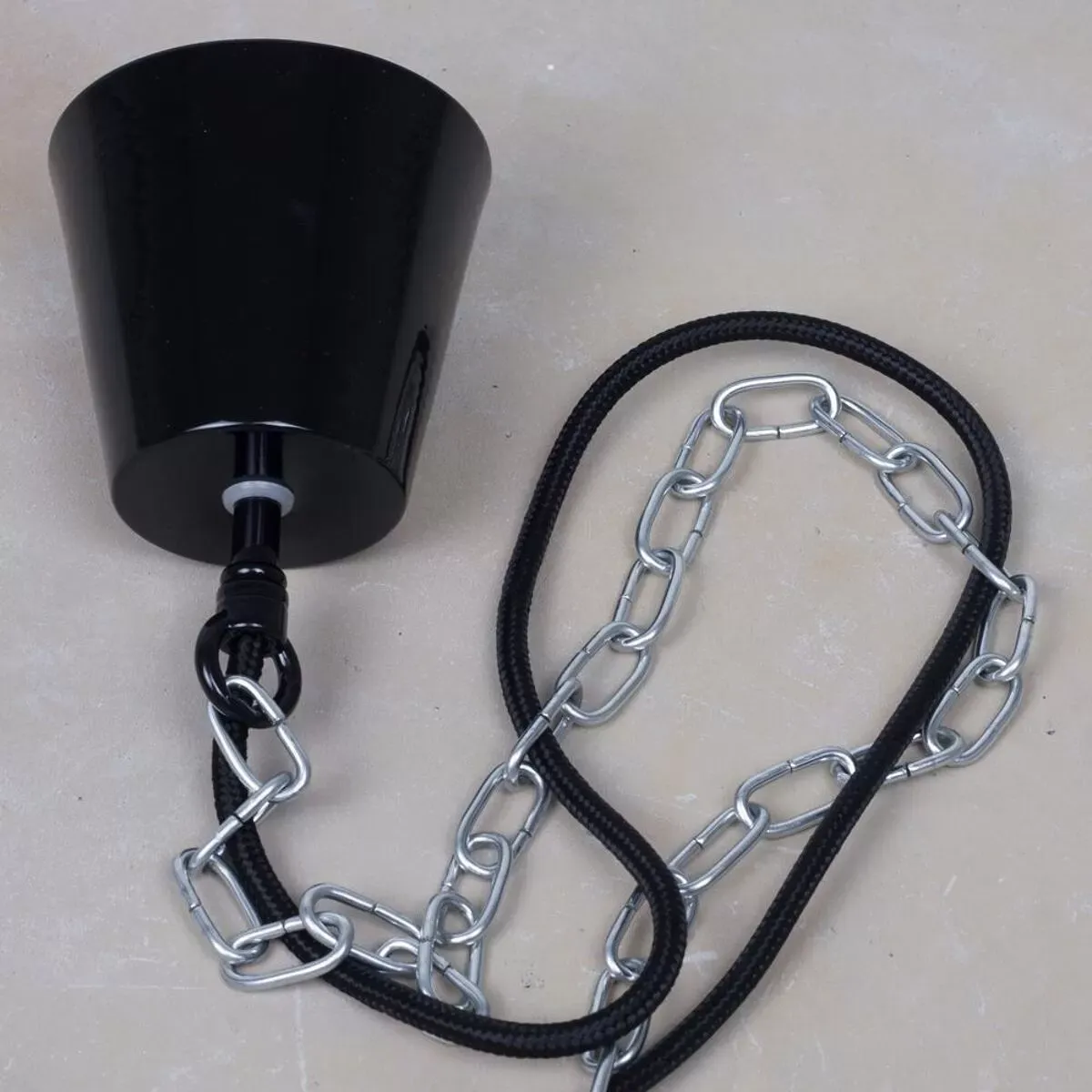 Illustration numéro 4 du produit Suspension grise Pologne, années 1960