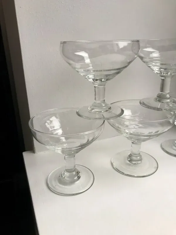 Illustration numéro 4 du produit Lot de 5 coupes à champagne anciennes années 40-50