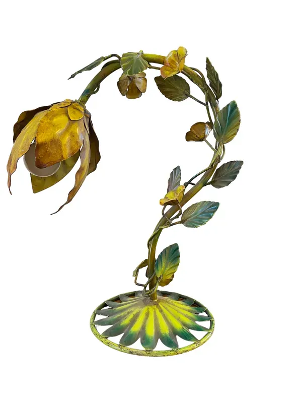 Illustration numéro 4 du produit Lampe florale stylisée en tole peinte