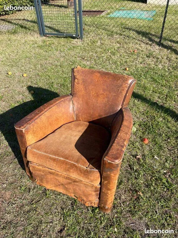 Illustration numéro 4 du produit Fauteuil club en cuir années 30