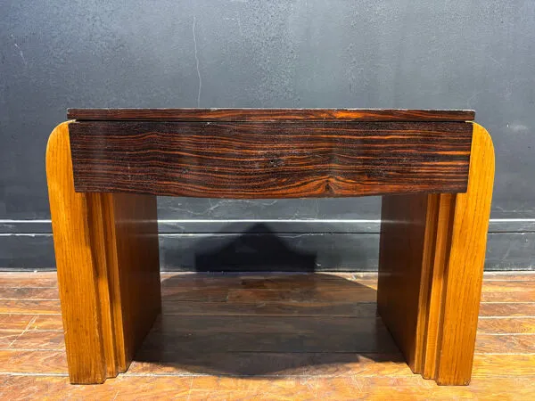 Illustration numéro 4 du produit Table d’appoint en bois massif – Charme vintage et élégance intemporel