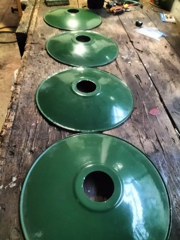 Illustration numéro 4 du produit 4 abat-jours en tôle émaillée