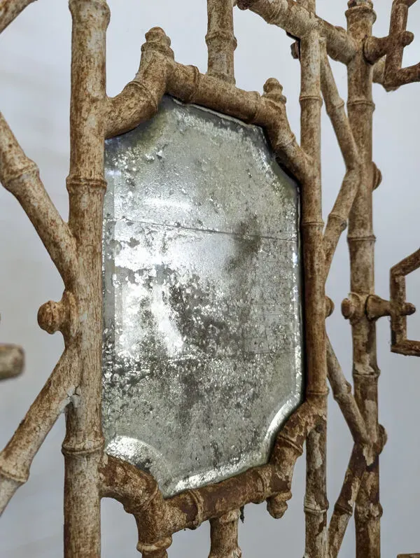 Illustration numéro 4 du produit Vestiaire en fonte faux bambou par Deville Pailliette, 1900