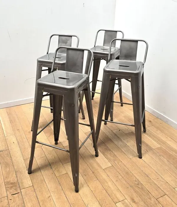 Illustration numéro 4 du produit Suite de 4 chaises de bar, Tolix