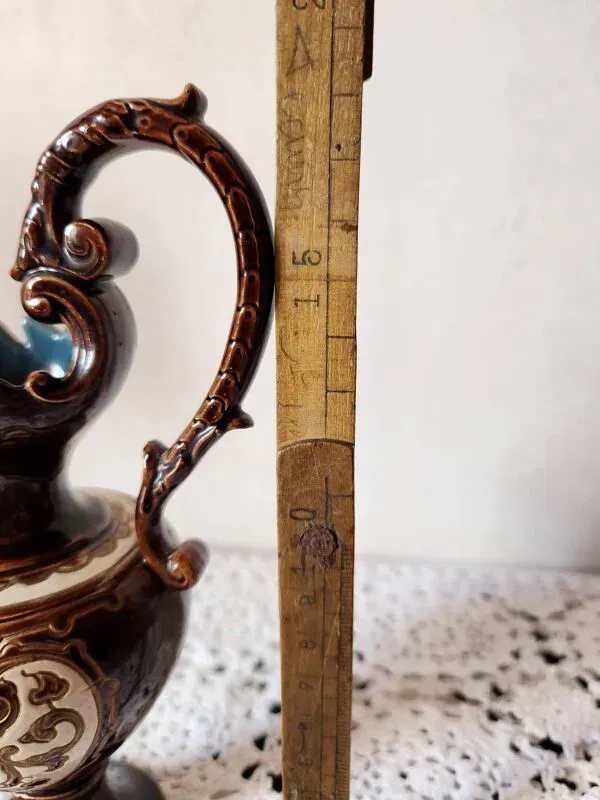 Illustration numéro 4 du produit Pichet autrichien Bodenbach Gerbing & Stephan des années 1800, style grec, détail