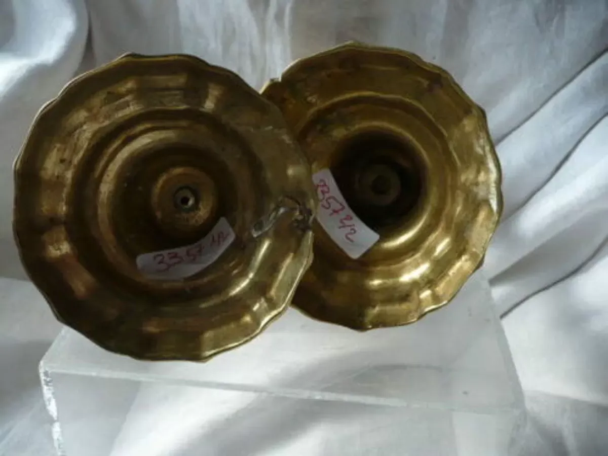 Illustration numéro 4 du produit Paire de bougeoirs en bronze 18 ème siècle