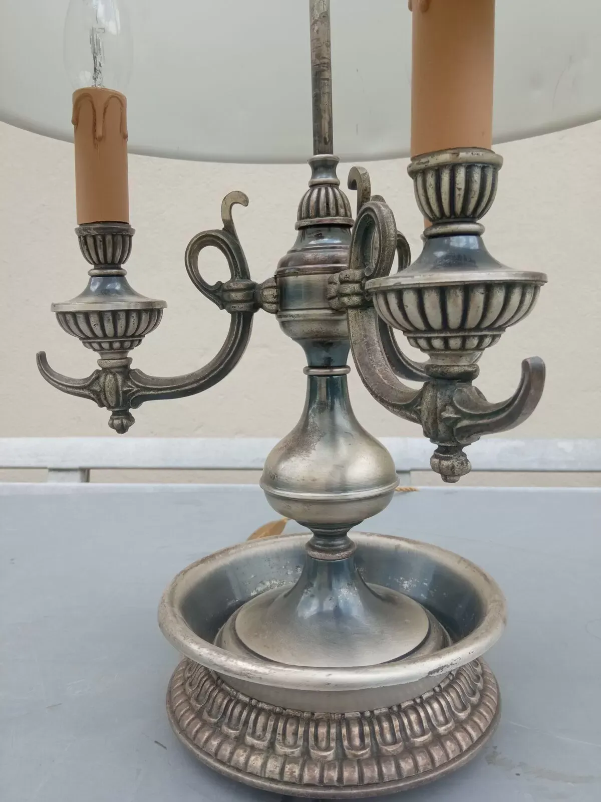 Illustration numéro 4 du produit Lampe bouillotte 3 lumières métal argenté vieilli abat jour tôle ( 74cm )