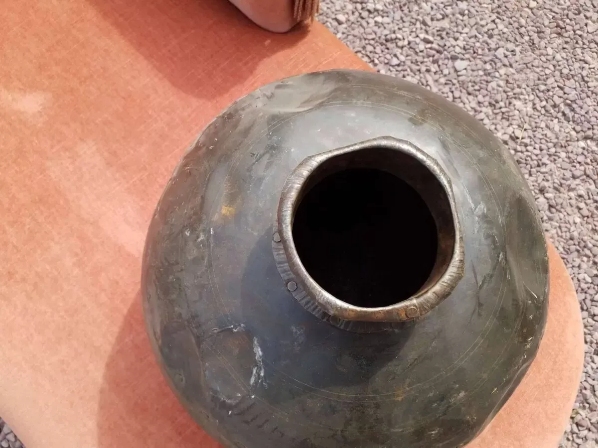 Illustration numéro 4 du produit Vase en tôle