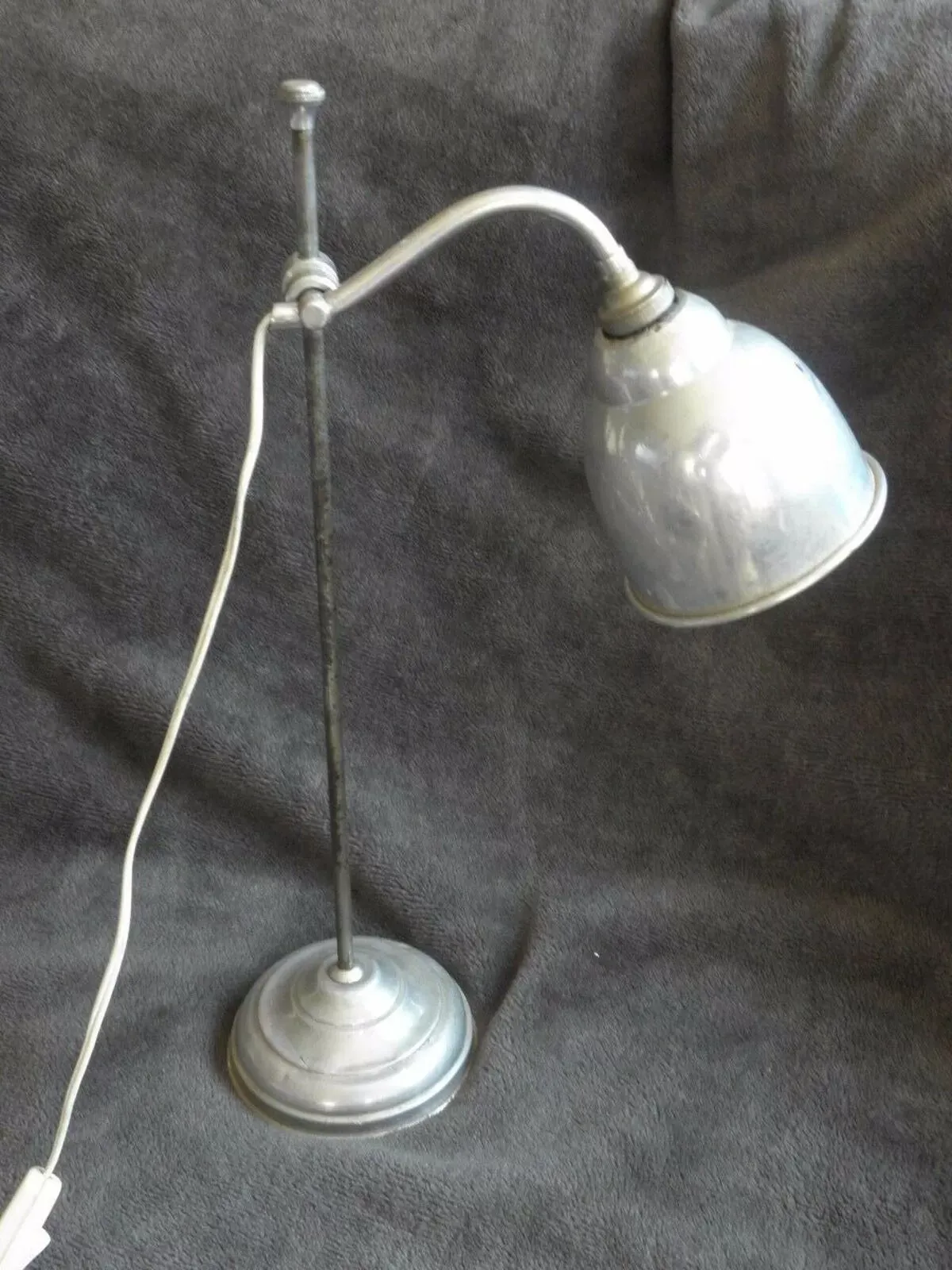 Illustration numéro 4 du produit Lampe de bureau période industrielle