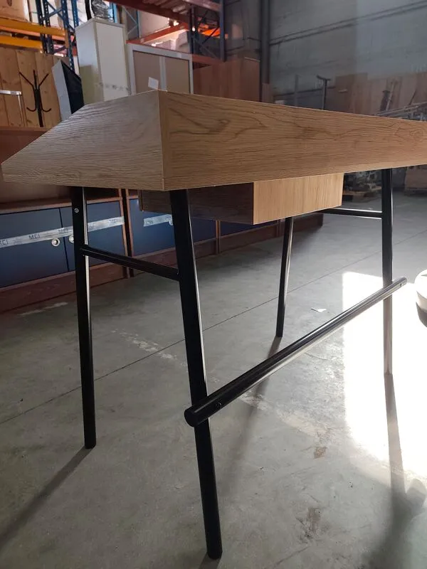 Illustration numéro 4 du produit Petit bureau d ecolier