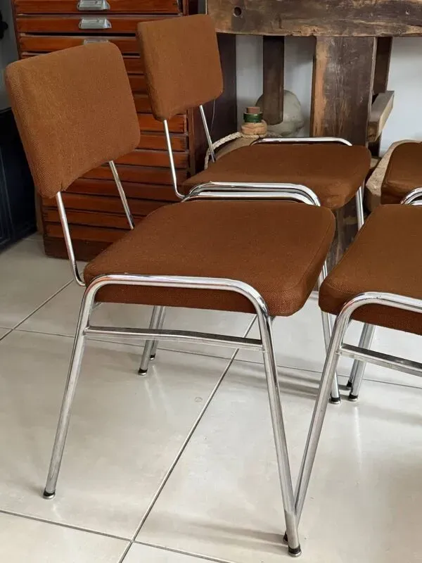 Illustration numéro 4 du produit Lot de 4 chaises chromées vintage