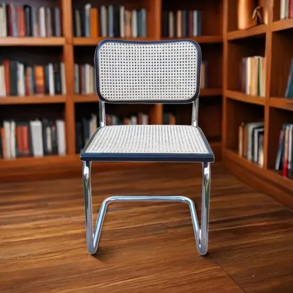 Illustration numéro 4 du produit Chaise Cesca en bois massif et cannage naturel