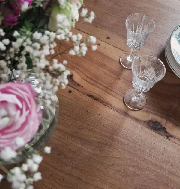 Illustration numéro 4 du produit Table en noyer massif