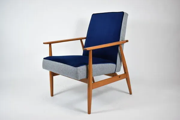Illustration numéro 4 du produit Fauteuil original ''Fox'', restauré, designer H.Lis, années 1970, bleu pied de poule.