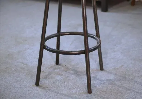 Illustration numéro 4 du produit Tabouret industriel assise en chêne 1960’s