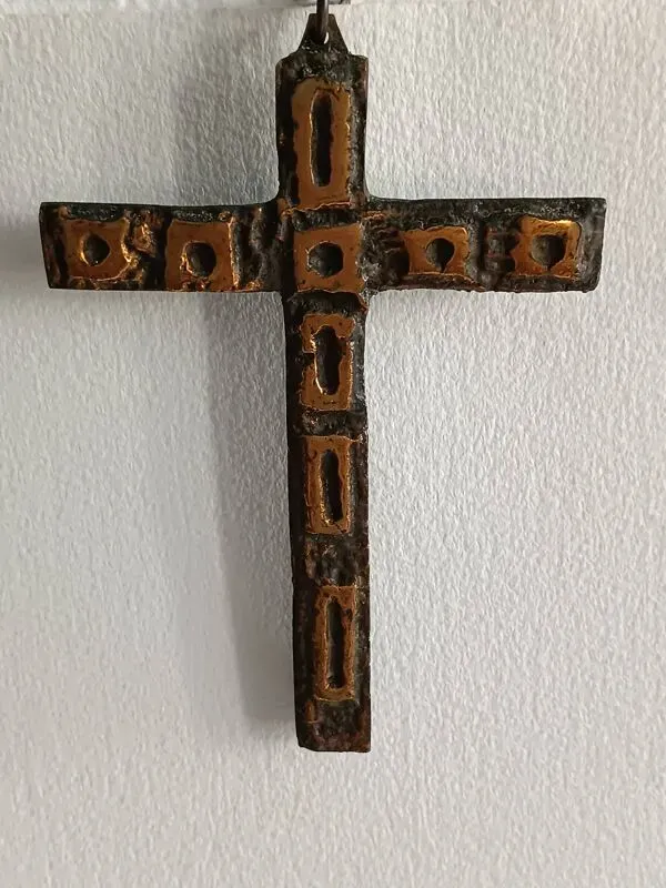 Illustration numéro 4 du produit Croix murale en bronze Alfieri Gardone pour Jacques Lauterbach 1960