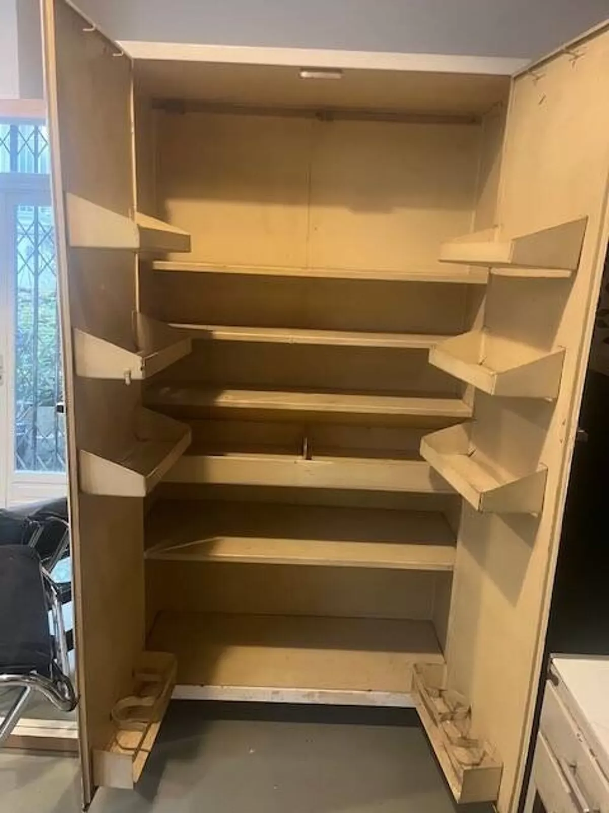 Illustration numéro 4 du produit Armoire métallique d'atelier vintage