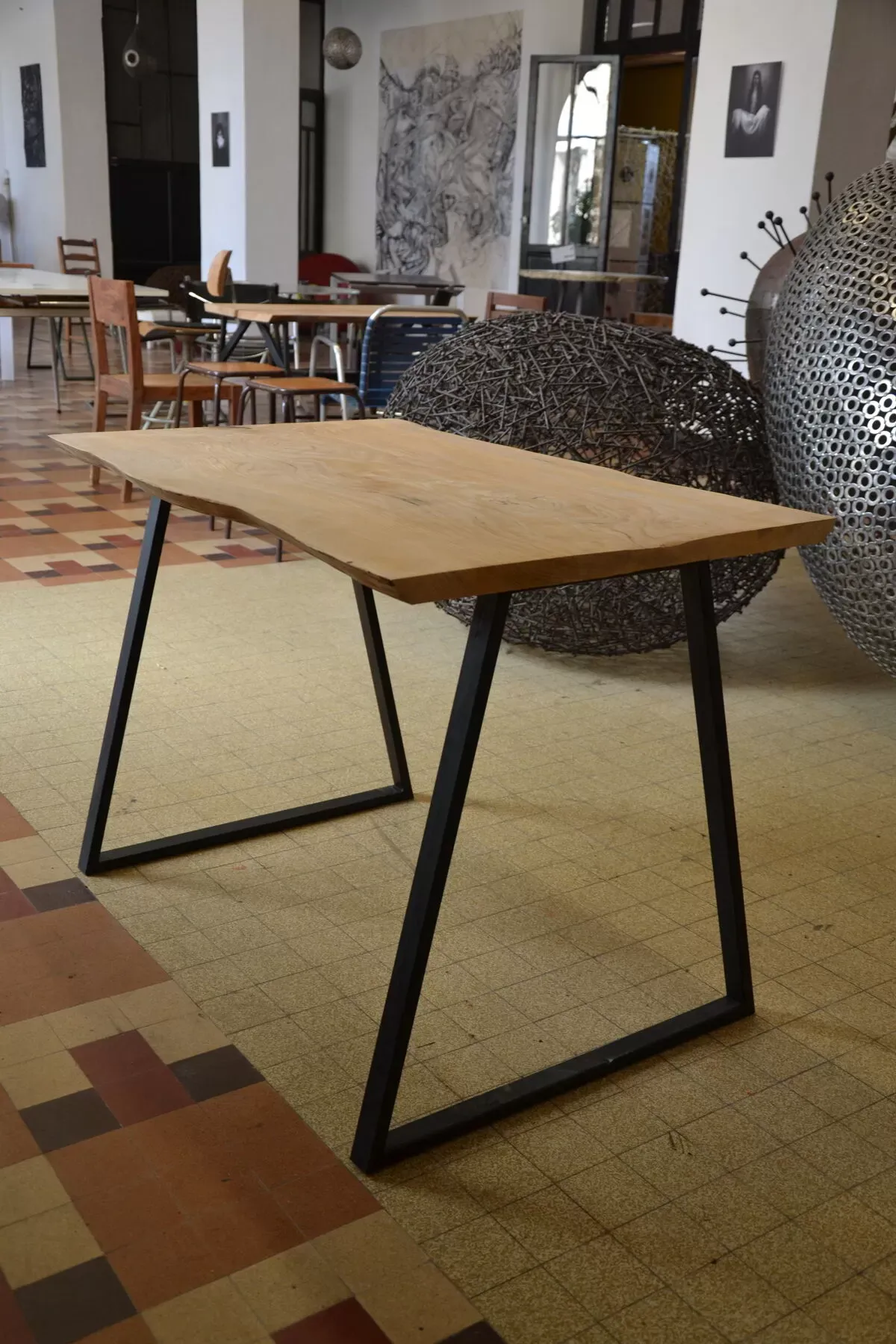 Illustration numéro 4 du produit Table design industriel 4p