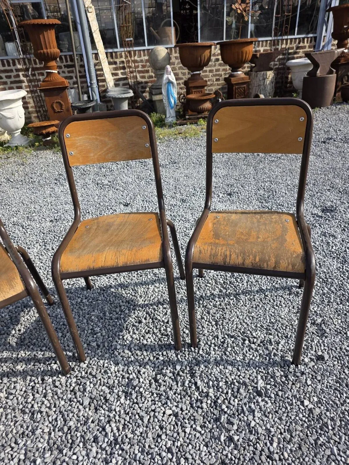 Illustration numéro 4 du produit 11 chaises d'école des années 70