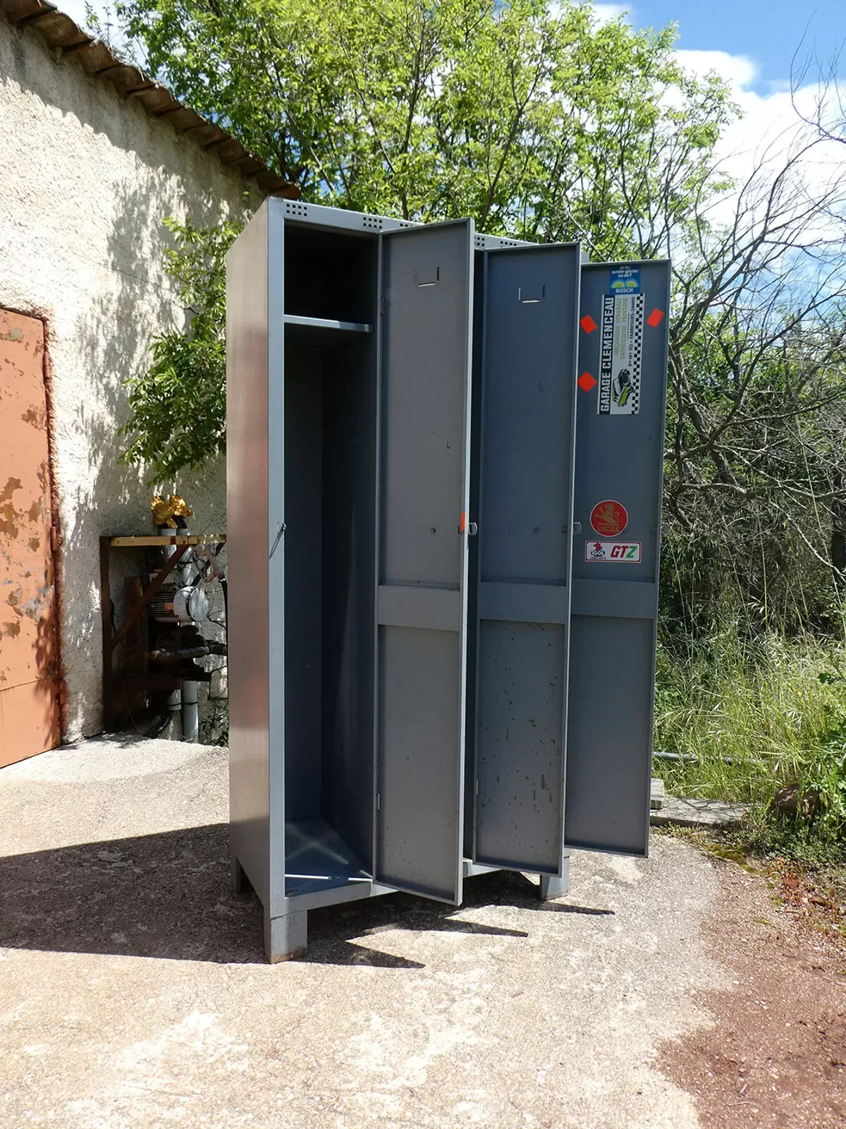 Illustration numéro 4 du produit Ancien vestiaire d’atelier 3 portes