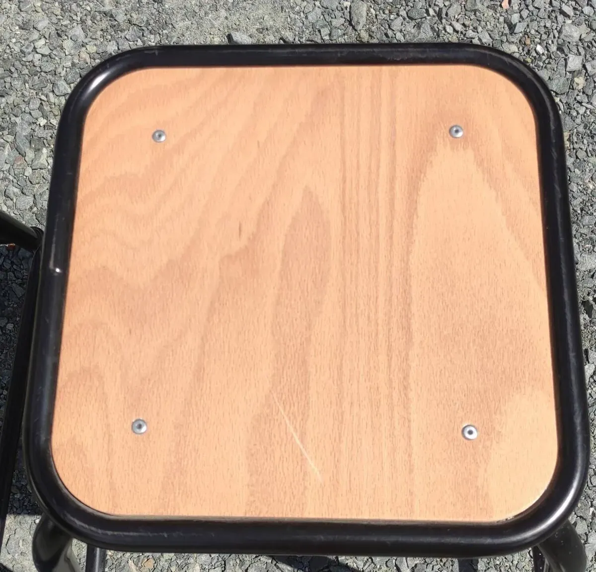 Illustration numéro 4 du produit Paire de tabourets vintage d'atelier industriels