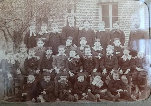 Illustration numéro 4 du produit Photo de classe école de garçon