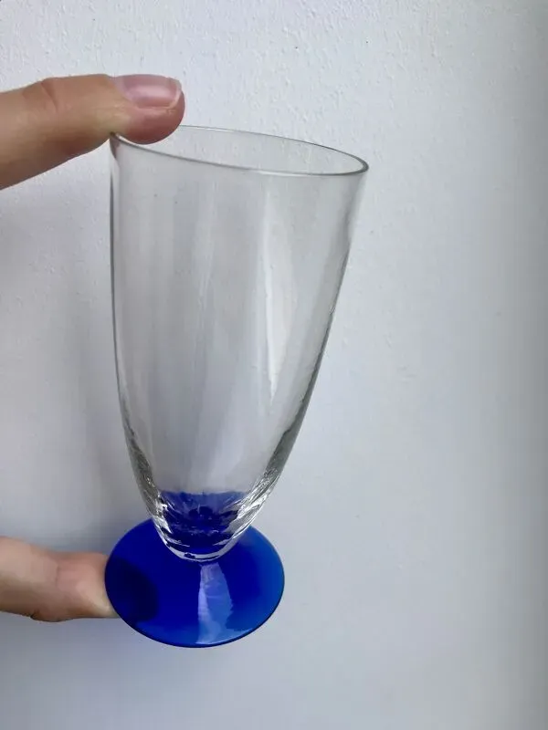 Illustration numéro 4 du produit Lot de 8 coupes à champagne à pieds bleu années 60-70